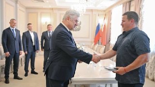 Ветерану СВО из Острогожска вручили автомобиль Лада Веста