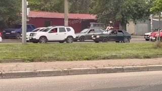 Парень без прав прокатил друга на крыше автомобиля в Воронеже