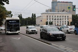 На Плехановской устанавливают делиниаторы для метробуса